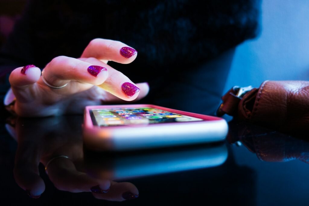 Freelancer using a smartphone app to handle the basics of running their business