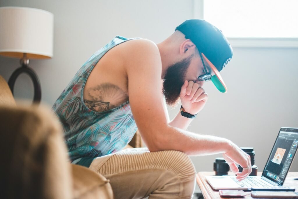 Freelancer working at a laptop, staying productive with time and focus apps
